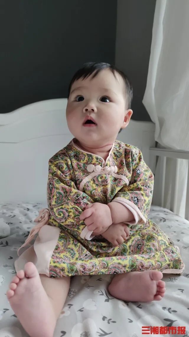 DƬ